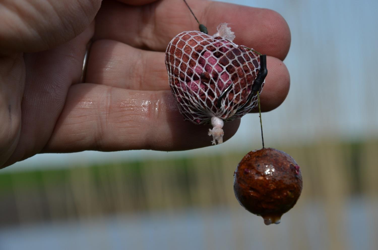 Pont de sezon de la Andrei Vladeanu: boilies mic si pelete in saculet PVA!